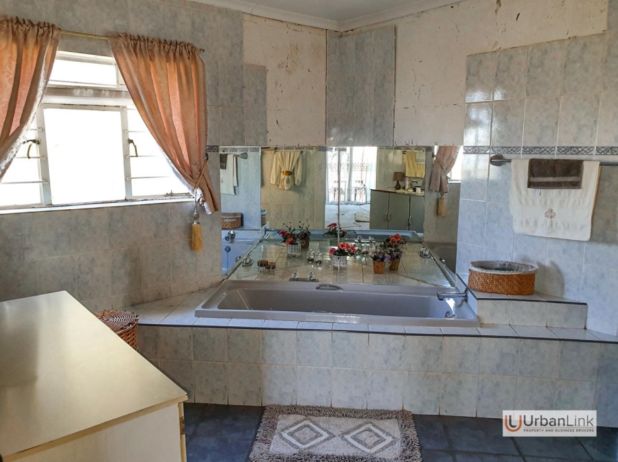 5 Bedroom Property for Sale in Cashan North West